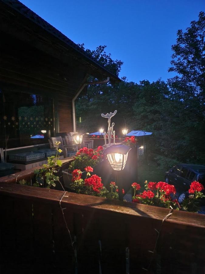 Le Chalet Du Cerf - Chambre D'Hote Somme-Leuze Dış mekan fotoğraf