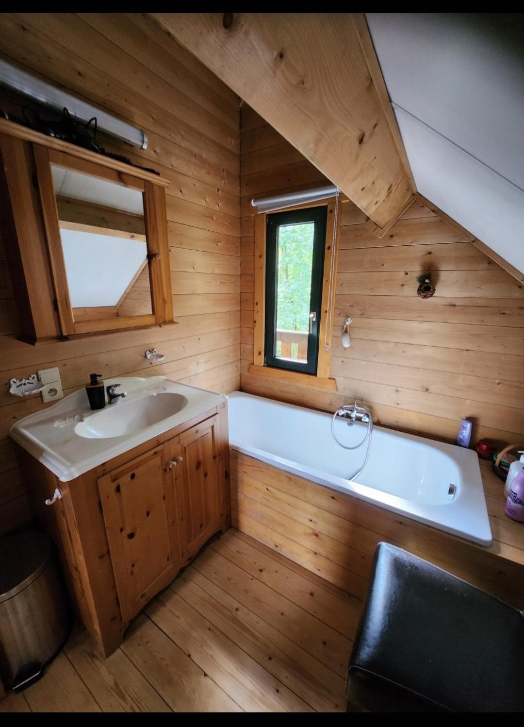 Le Chalet Du Cerf - Chambre D'Hote Somme-Leuze Dış mekan fotoğraf